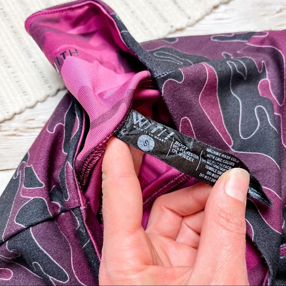 WITH High Waist Reversible Leggings Burgundy Line Camo Purple Size Small - Picture 3 of 13
